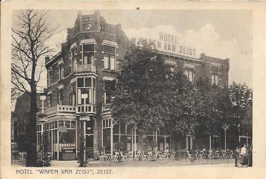 Bedrijven in Zeist0020, Hotel het Wapen van Zeist. 1927.jpg - Hotel-Café-Restaurant Het “Wapen van Zeist” is in 1909 gebouwd door Bouwkundige J.M. Paap voor G. Gramsma, Restauranteur. Is gelegen aan de Slotlaan 79 (303) hoek Steinlaan Tel: 93. En in 1983 kwam hier een Balkanrestaurant in, later Café Spoorzicht en Nu Steyn Appartementen. Opname: 1927.